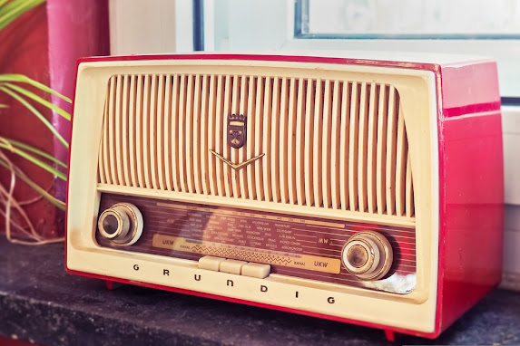 What does it mean when you see a radio in a dream?