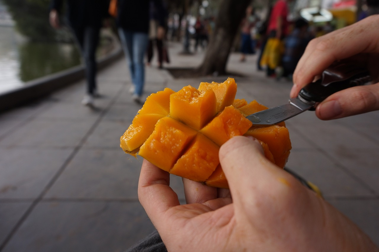What is it like to eat mango in a dream ?, Seeing yourself eating mango in a dream